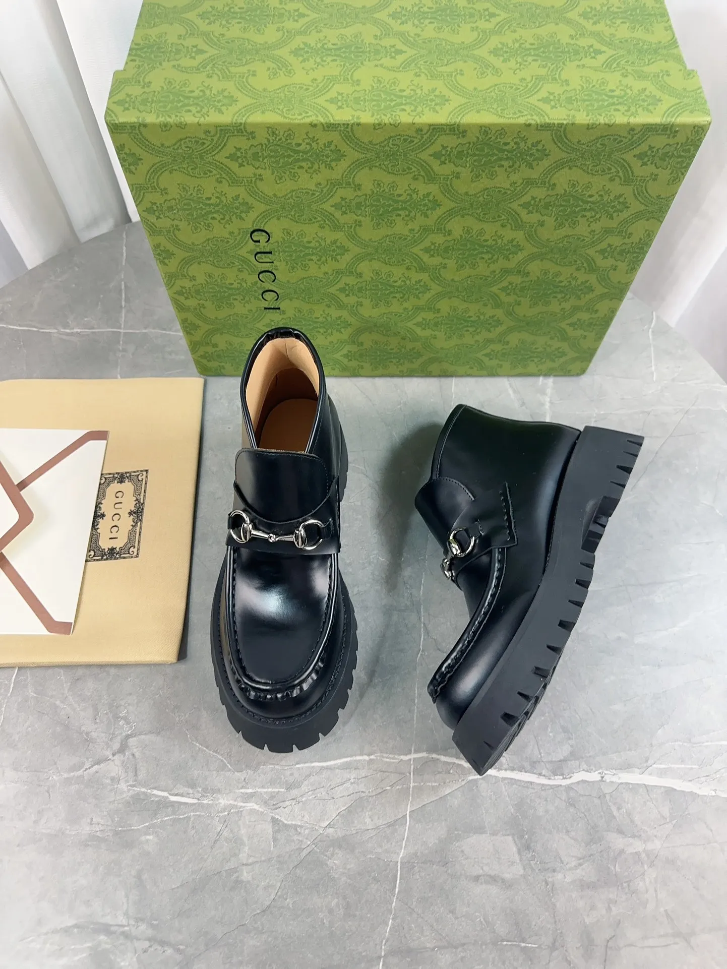 Men's shoes 💰620💰 New model from Gucci, double GG groove thick-soled loafers. The original version is made 1:1. Super beautiful quality, classic model at the counter. ❶Upper: original open-edge beaded cowhide ❷Inner lining: water-dyed cowhide ❸Feet: water-dyed cowhide ❹Outsole: ultra-light original sole ❺thick sole heightening: 3.5cn ❻Packing: original packaging ❼Number: 35-42 (41 41 customized, non-refundable) Men's model: 38-46 (45, 46 customized, non-refundable)